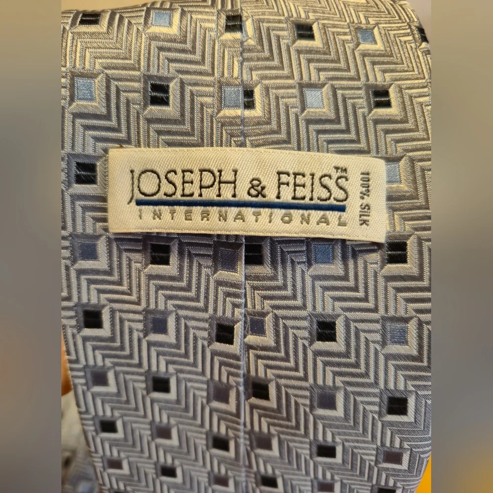 Joseph &‎ Feiss Blue and Gray Silk Tie